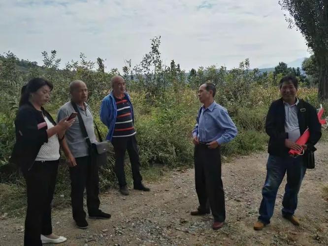 臨潼區農林局農民科技教育培訓中心深入貧困村開展現場指導技術服務